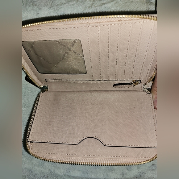 NWOT Michael Kors Pastel Pink Heart Design Zip Wristlet Wallet - Picture 6 of 6
